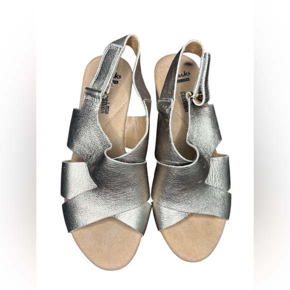 Clarks Annadel Eirwyn Wedge Sandals color silver Women's size 6.5 preloved - Picture 2 of 8